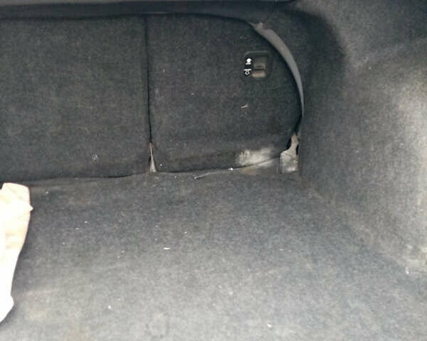 Сірий Мазда 3, об'ємом двигуна 1.6 л та пробігом 212 тис. км за 2800 $, фото 11 на Automoto.ua