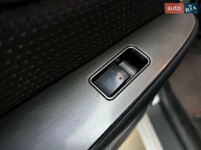 Серый Мазда 3, объемом двигателя 1.6 л и пробегом 305 тыс. км за 5940 $, фото 31 на Automoto.ua