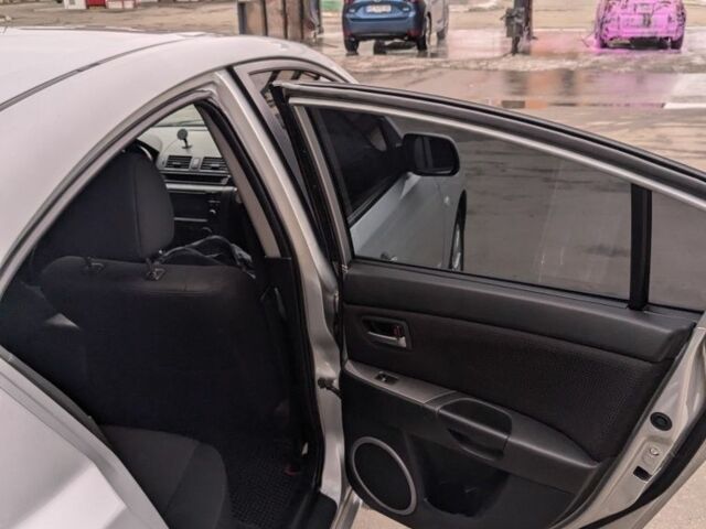 Серый Мазда 3, объемом двигателя 1.6 л и пробегом 200 тыс. км за 4900 $, фото 19 на Automoto.ua