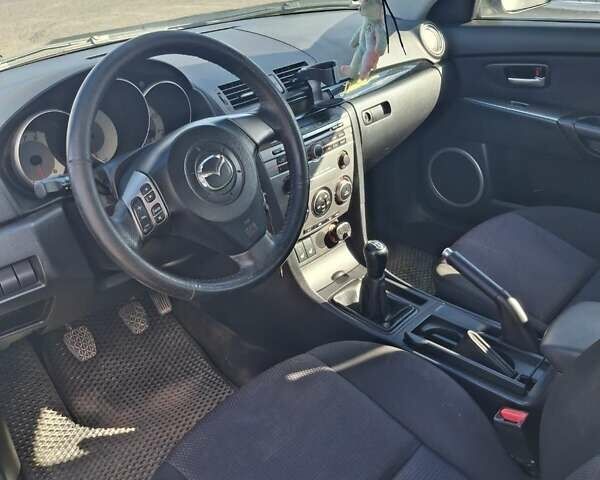 Серый Мазда 3, объемом двигателя 1.6 л и пробегом 147 тыс. км за 5500 $, фото 3 на Automoto.ua