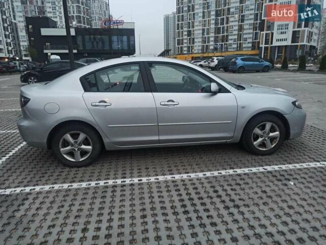 Серый Мазда 3, объемом двигателя 1.6 л и пробегом 300 тыс. км за 3800 $, фото 1 на Automoto.ua