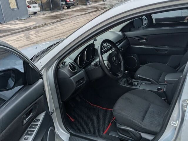 Серый Мазда 3, объемом двигателя 1.6 л и пробегом 200 тыс. км за 4900 $, фото 17 на Automoto.ua