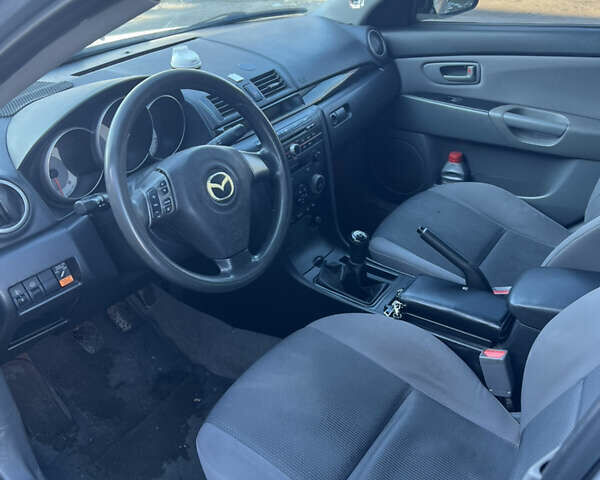 Серый Мазда 3, объемом двигателя 1.6 л и пробегом 212 тыс. км за 2700 $, фото 7 на Automoto.ua