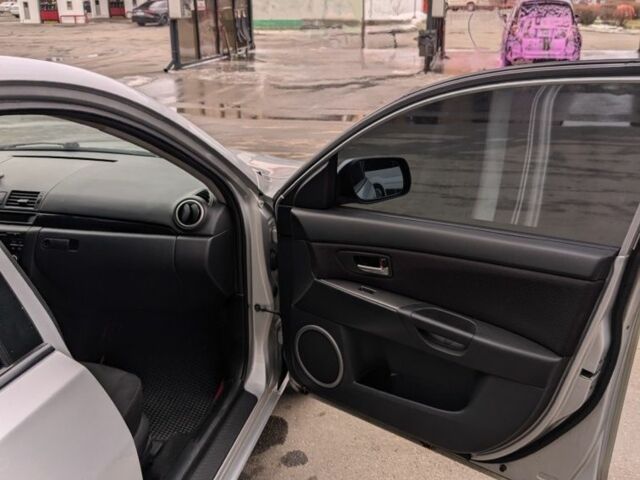 Серый Мазда 3, объемом двигателя 1.6 л и пробегом 200 тыс. км за 4900 $, фото 18 на Automoto.ua