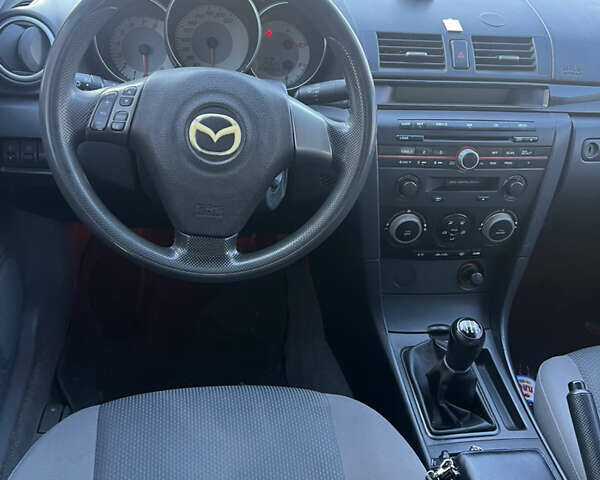 Серый Мазда 3, объемом двигателя 1.6 л и пробегом 212 тыс. км за 2700 $, фото 8 на Automoto.ua