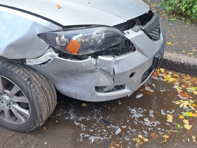 Мазда 3 2007 в Харькове на Automoto.ua Серый Мазда 3, объемом двигателя 0 л и пробегом 198 тыс. км за 3500 $, фото 3 на Automoto.ua