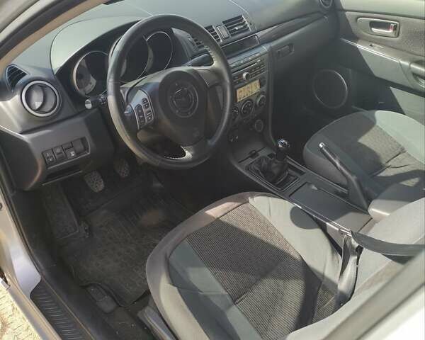 Серый Мазда 3, объемом двигателя 1.6 л и пробегом 228 тыс. км за 5000 $, фото 6 на Automoto.ua