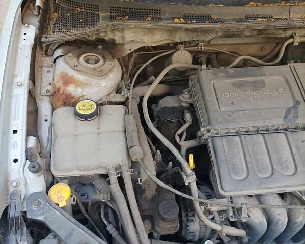 Серый Мазда 3, объемом двигателя 1.6 л и пробегом 225 тыс. км за 3000 $, фото 3 на Automoto.ua