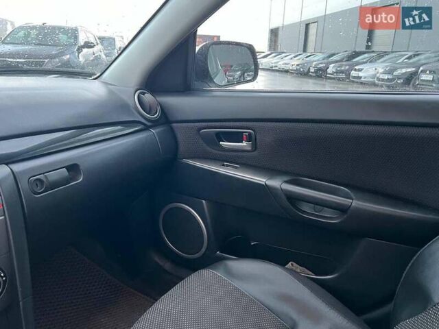 Серый Мазда 3, объемом двигателя 1.6 л и пробегом 305 тыс. км за 5940 $, фото 26 на Automoto.ua