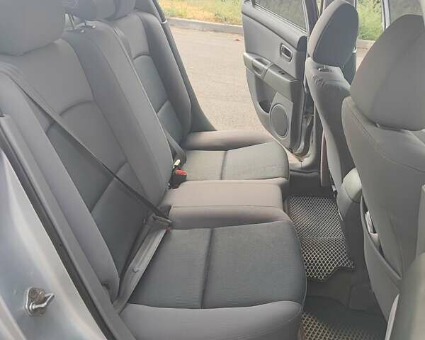 Сірий Мазда 3, об'ємом двигуна 1.6 л та пробігом 180 тис. км за 3750 $, фото 2 на Automoto.ua