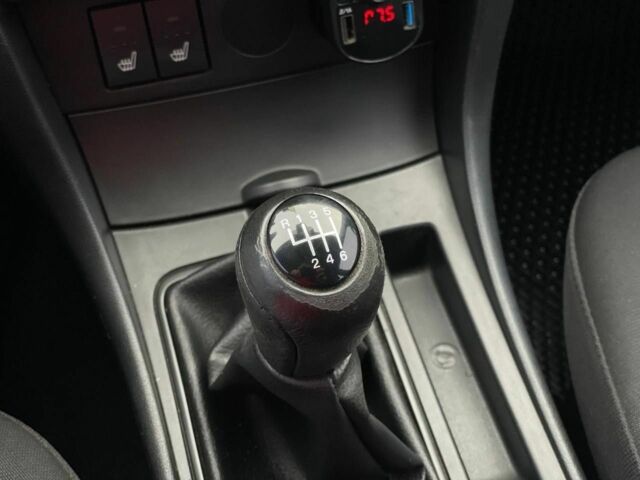 Серый Мазда 3, объемом двигателя 2 л и пробегом 184 тыс. км за 5400 $, фото 15 на Automoto.ua