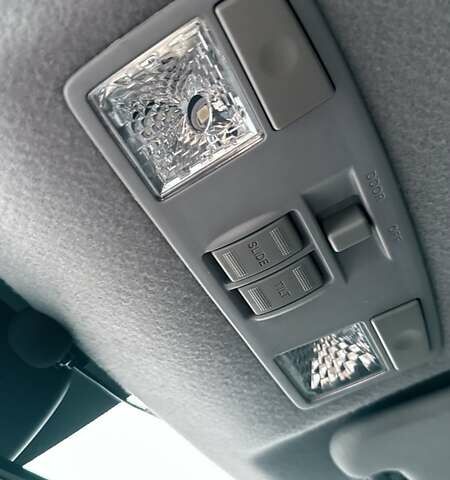 Сірий Мазда 3, об'ємом двигуна 1.6 л та пробігом 278 тис. км за 4890 $, фото 9 на Automoto.ua