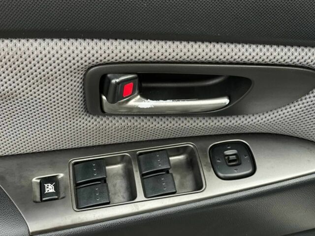 Серый Мазда 3, объемом двигателя 2 л и пробегом 184 тыс. км за 5400 $, фото 8 на Automoto.ua