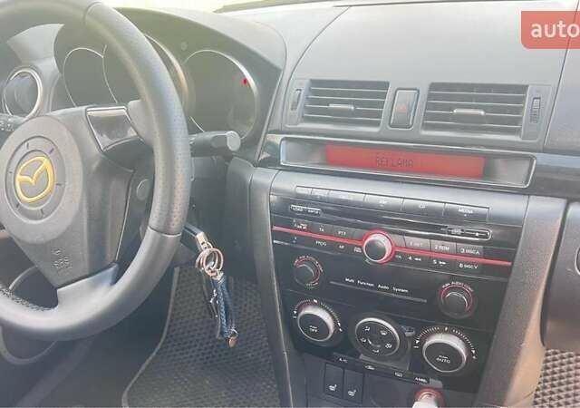 Сірий Мазда 3, об'ємом двигуна 1.6 л та пробігом 203 тис. км за 5300 $, фото 3 на Automoto.ua