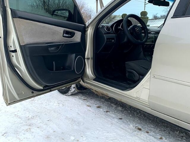 Серый Мазда 3, объемом двигателя 2 л и пробегом 21100 тыс. км за 3500 $, фото 5 на Automoto.ua