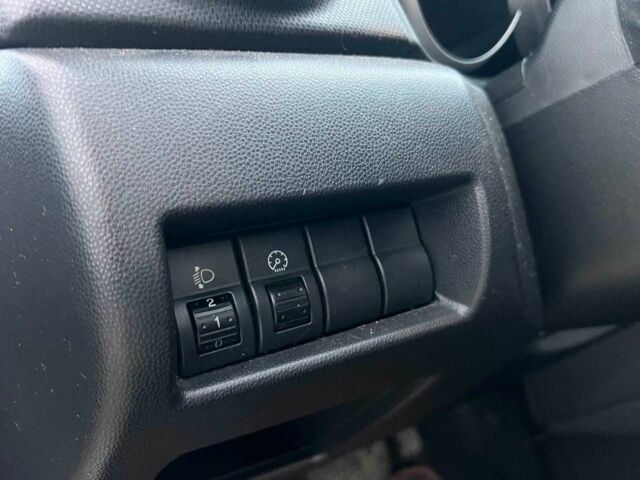 Сірий Мазда 3, об'ємом двигуна 1.6 л та пробігом 305 тис. км за 5940 $, фото 16 на Automoto.ua