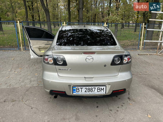 Серый Мазда 3, объемом двигателя 1.6 л и пробегом 170 тыс. км за 5200 $, фото 1 на Automoto.ua
