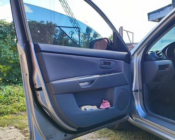 Сірий Мазда 3, об'ємом двигуна 1.6 л та пробігом 180 тис. км за 3750 $, фото 26 на Automoto.ua
