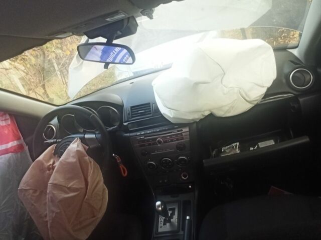 Серый Мазда 3, объемом двигателя 0 л и пробегом 175 тыс. км за 2500 $, фото 2 на Automoto.ua