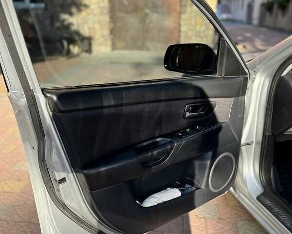 Серый Мазда 3, объемом двигателя 1.6 л и пробегом 270 тыс. км за 5950 $, фото 15 на Automoto.ua