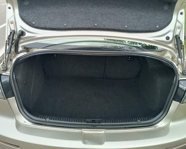 Сірий Мазда 3, об'ємом двигуна 1.6 л та пробігом 348 тис. км за 5000 $, фото 2 на Automoto.ua