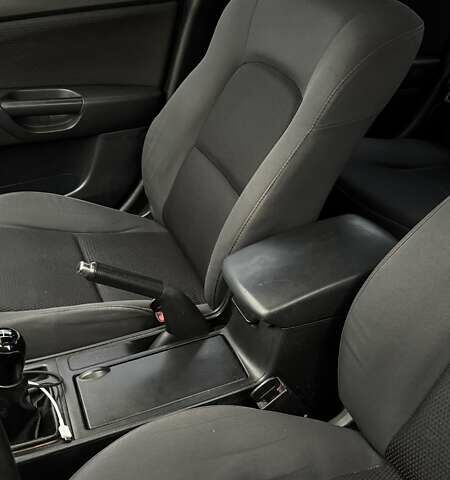 Серый Мазда 3, объемом двигателя 1.6 л и пробегом 228 тыс. км за 5600 $, фото 10 на Automoto.ua