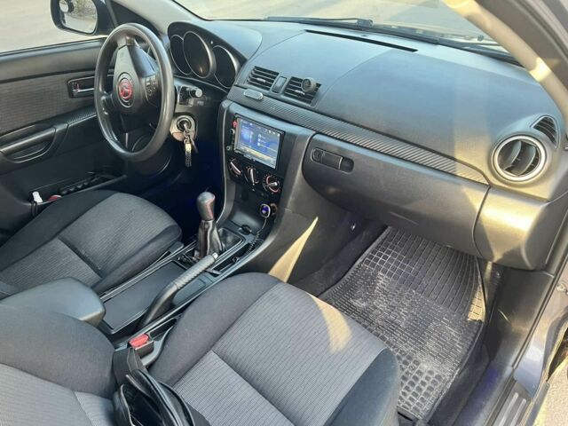 Серый Мазда 3, объемом двигателя 2 л и пробегом 290 тыс. км за 5700 $, фото 2 на Automoto.ua