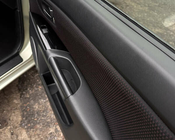 Сірий Мазда 3, об'ємом двигуна 1.6 л та пробігом 267 тис. км за 5000 $, фото 8 на Automoto.ua