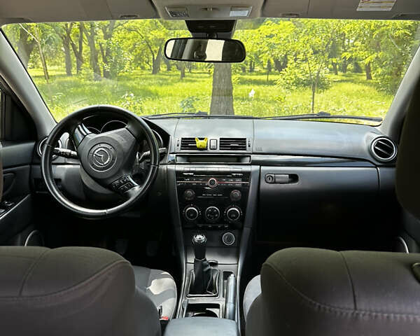 Серый Мазда 3, объемом двигателя 1.6 л и пробегом 246 тыс. км за 6500 $, фото 5 на Automoto.ua