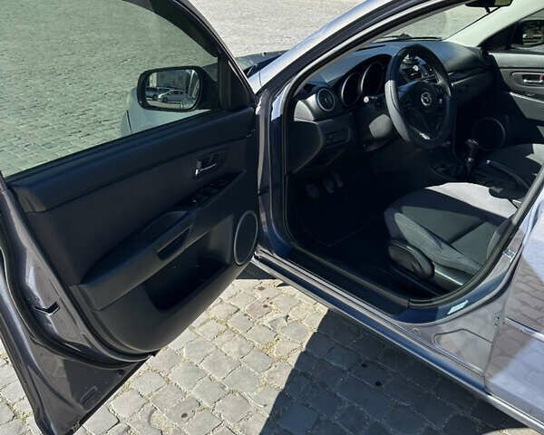 Серый Мазда 3, объемом двигателя 1.6 л и пробегом 198 тыс. км за 5500 $, фото 7 на Automoto.ua