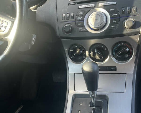 Серый Мазда 3, объемом двигателя 2 л и пробегом 168 тыс. км за 7300 $, фото 16 на Automoto.ua