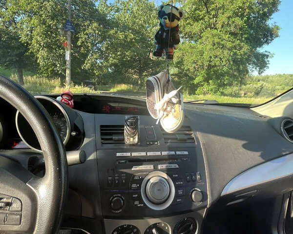 Серый Мазда 3, объемом двигателя 2 л и пробегом 168 тыс. км за 7300 $, фото 15 на Automoto.ua