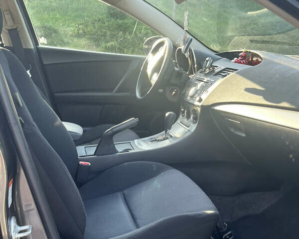 Серый Мазда 3, объемом двигателя 2 л и пробегом 168 тыс. км за 7300 $, фото 14 на Automoto.ua