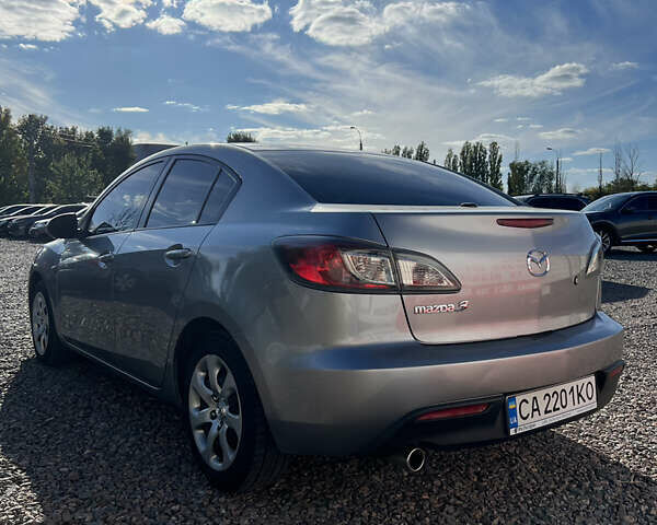 Сірий Мазда 3, об'ємом двигуна 2 л та пробігом 145 тис. км за 6200 $, фото 5 на Automoto.ua