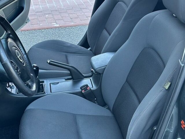 Сірий Мазда 3, об'ємом двигуна 1.6 л та пробігом 302 тис. км за 4999 $, фото 22 на Automoto.ua