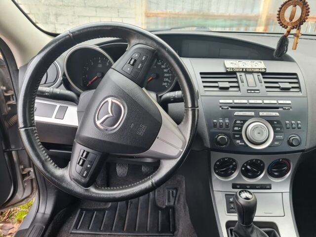 Серый Мазда 3, объемом двигателя 1.5 л и пробегом 53 тыс. км за 7900 $, фото 1 на Automoto.ua