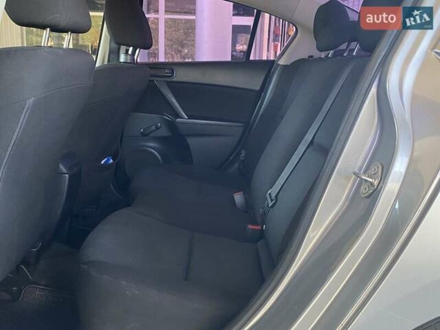 Сірий Мазда 3, об'ємом двигуна 1.6 л та пробігом 187 тис. км за 7300 $, фото 21 на Automoto.ua