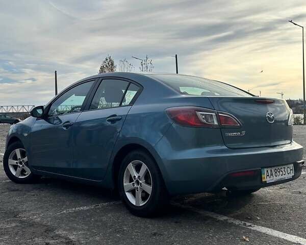 Серый Мазда 3, объемом двигателя 1.6 л и пробегом 247 тыс. км за 6800 $, фото 2 на Automoto.ua