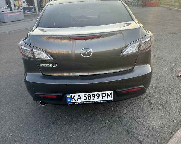 Сірий Мазда 3, об'ємом двигуна 2 л та пробігом 137 тис. км за 7300 $, фото 2 на Automoto.ua