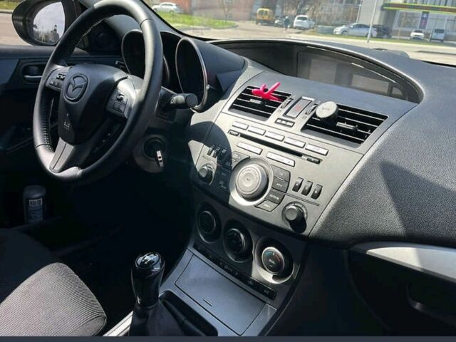 Серый Мазда 3, объемом двигателя 1.6 л и пробегом 240 тыс. км за 6500 $, фото 5 на Automoto.ua