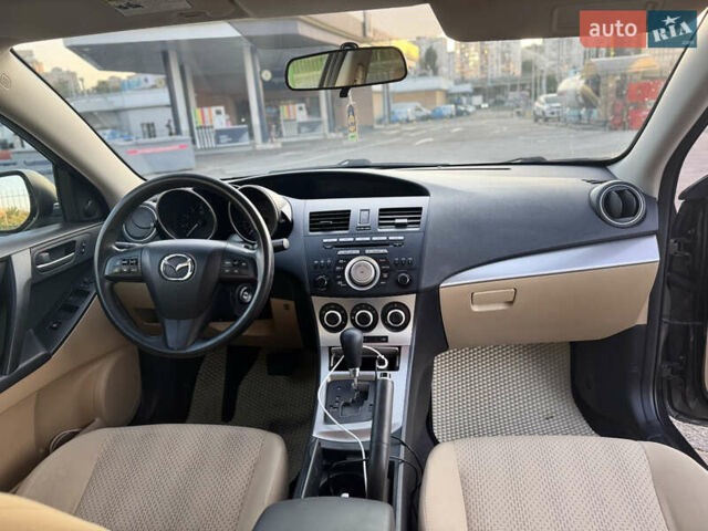 Сірий Мазда 3, об'ємом двигуна 2 л та пробігом 137 тис. км за 7300 $, фото 9 на Automoto.ua