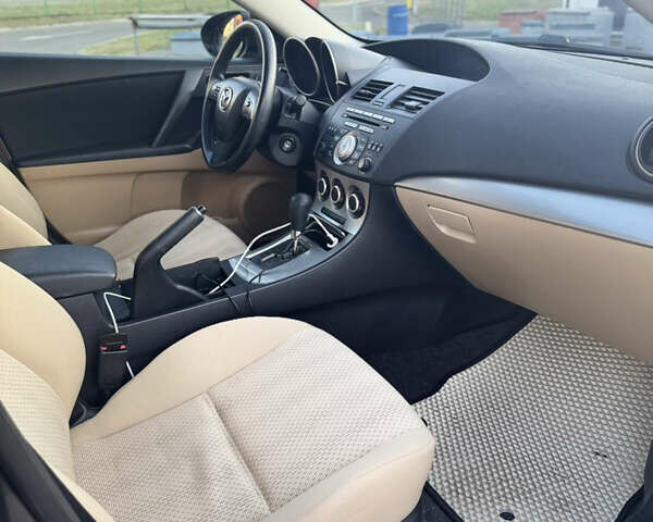 Сірий Мазда 3, об'ємом двигуна 2 л та пробігом 137 тис. км за 7300 $, фото 7 на Automoto.ua