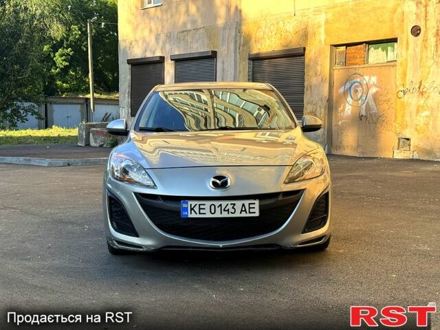 Серый Мазда 3, объемом двигателя 2 л и пробегом 152 тыс. км за 7500 $, фото 3 на Automoto.ua