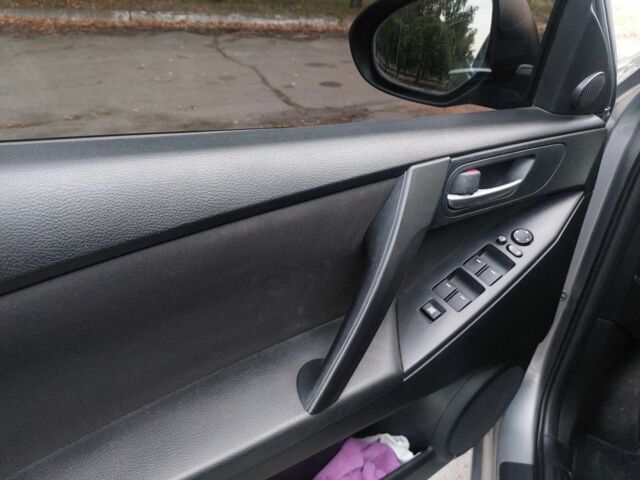 Серый Мазда 3, объемом двигателя 1.6 л и пробегом 320 тыс. км за 6999 $, фото 16 на Automoto.ua