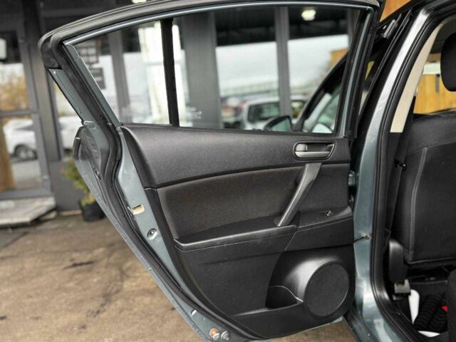 Сірий Мазда 3, об'ємом двигуна 2 л та пробігом 141 тис. км за 7599 $, фото 8 на Automoto.ua