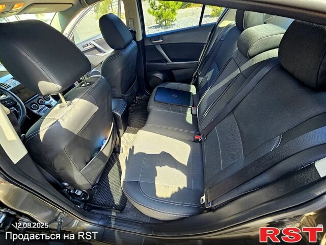 Серый Мазда 3, объемом двигателя 1.6 л и пробегом 118 тыс. км за 9900 $, фото 5 на Automoto.ua