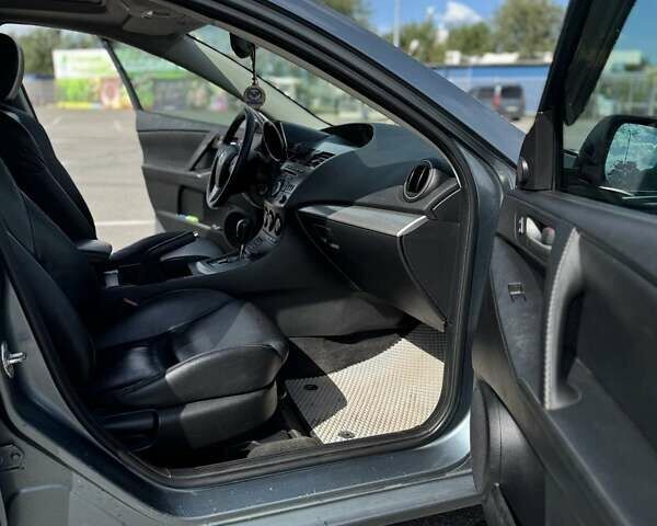 Сірий Мазда 3, об'ємом двигуна 2.49 л та пробігом 220 тис. км за 8800 $, фото 8 на Automoto.ua
