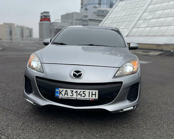 Сірий Мазда 3, об'ємом двигуна 2 л та пробігом 200 тис. км за 8500 $, фото 3 на Automoto.ua