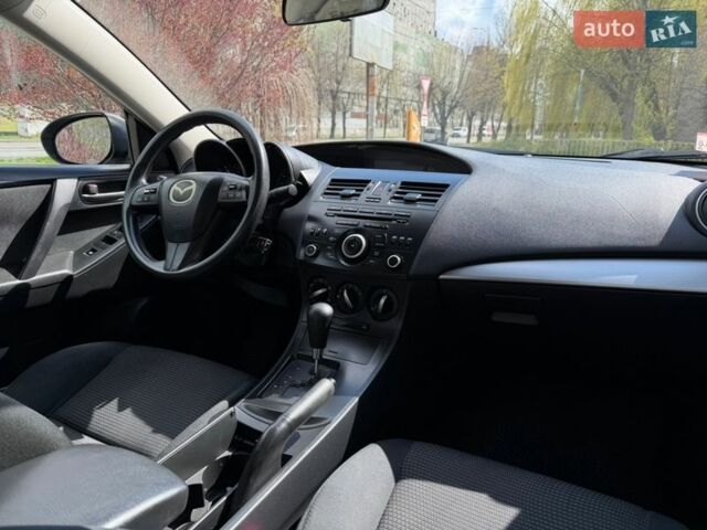 Сірий Мазда 3, об'ємом двигуна 2 л та пробігом 190 тис. км за 6799 $, фото 13 на Automoto.ua