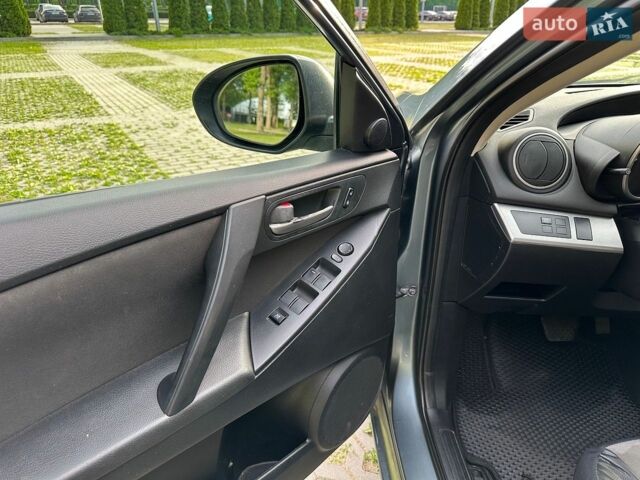 Серый Мазда 3, объемом двигателя 2 л и пробегом 211 тыс. км за 6300 $, фото 20 на Automoto.ua